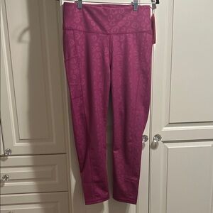 NWT Lilly Pulitzer Weekender Hi Rise legging in Bordeaux Ber, size L